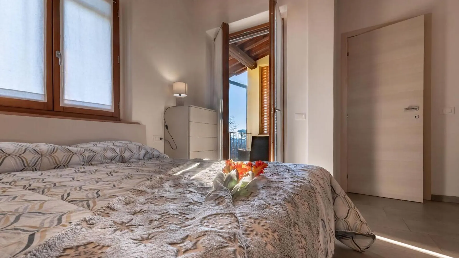 Apartment Modernes Haus Mit Garten Und Privatem Parkplatz Sant'Ilario  Italy